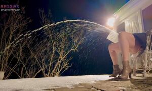 Public Urination Cute Pee Pussy