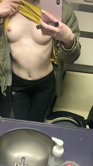 On my train and horny... wanna be my naughty travel companion? // Offering text s and text sessions! // Vanilla or domme //   ✨