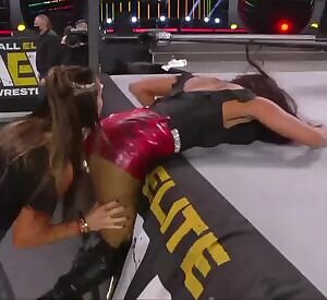 Brandi Rhodes’ ass on full display