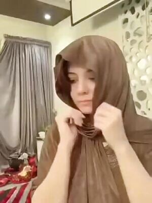 Rabia showing off for HHC