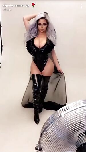 Demi storm