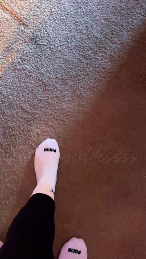 Crush Fetish Dirty Feet Findom Goddess