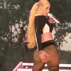 Iggy Azalea ass jiggle and spank