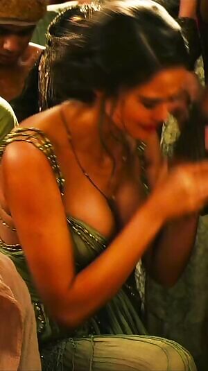 Courtney Eaton