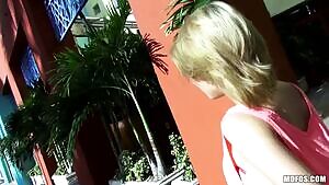 Cumwalk - StrandedTeens.14.03.10.Dakota.Skye 2-1