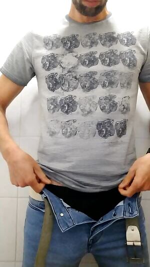 Should my beard be any longer??🤔