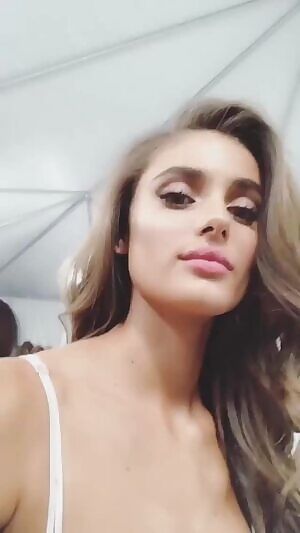 Taylor Hill being sexy as fuck and adorable at the same time. She drives me wild.