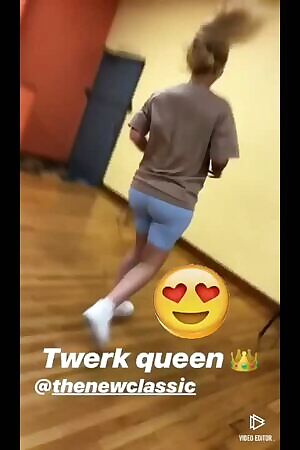 Iggy Twerking Slow Motion