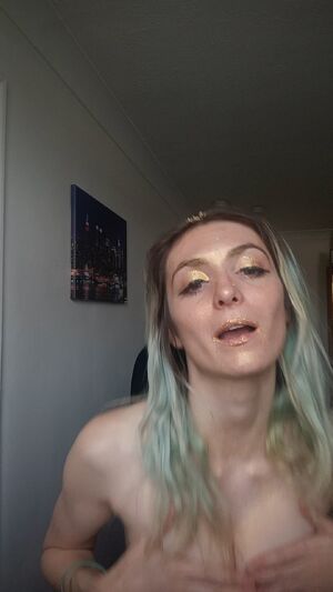 UK Girls British Hand Bra Natural Tits