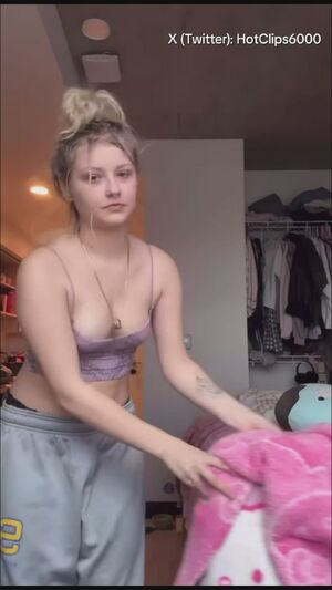 Nip Slips Accidental Boobs Bouncing Embarrassed