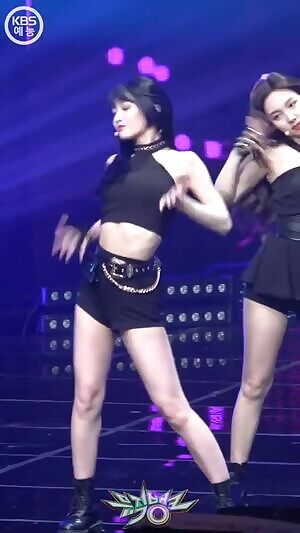 TWICE - Momo