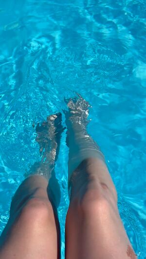 Long Sexy Legs Feet Foot Pool