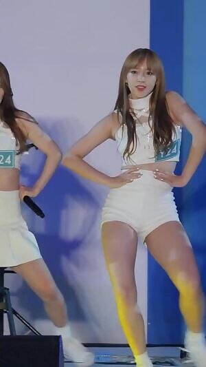 Cheng Xiao - thighs, lips, cheek bounce