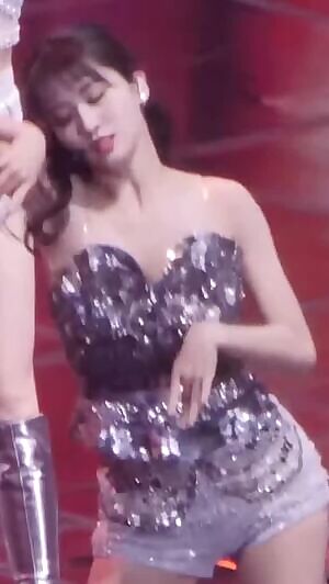 Twice - Momo, Sana & Jihyo