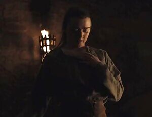 -crack and sideboob, Maisie Williams in 'Game of Thrones'