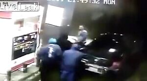 Guy with a gun kills thief, other 2 escape