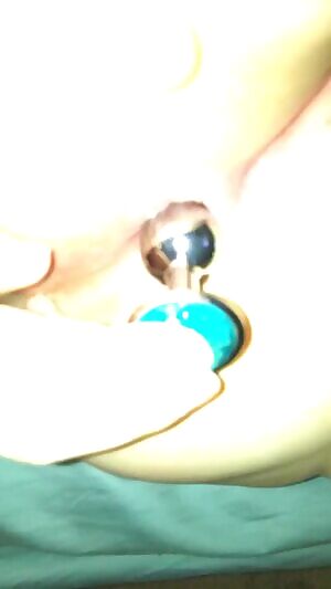 love my tight asshole getting plugged😘😉