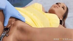 Brazzers Exxtra / Brazzers - Desiree Dulce, Mick Blue Clitical Check Up / 22.4.2020