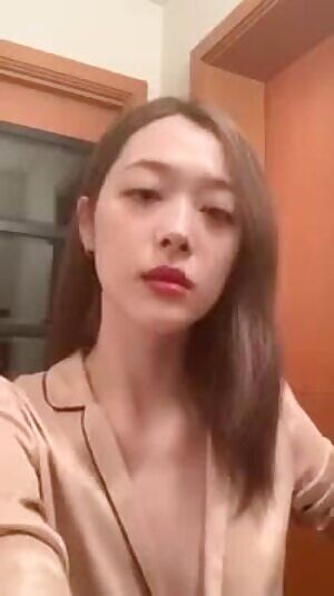 Sulli - Nip slip live