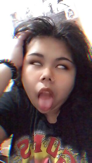 I crave being choked hard rn 🌸