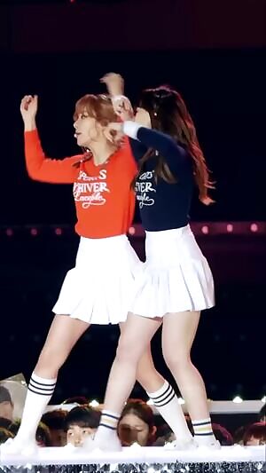 Red Velvet - Wendy and Irene