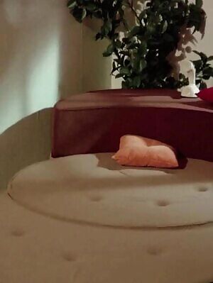 1970s blonde, boobs, bouncing