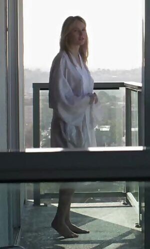 Naomi Watts full frontal plot in Mother and Child