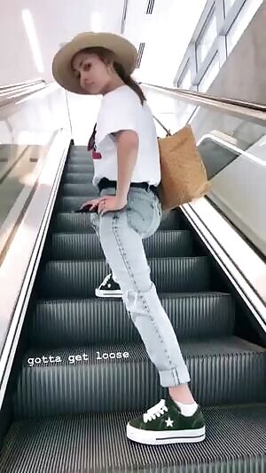 Annasophia Robb Booty ''Gotta Get Loose''