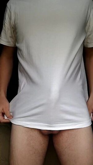 T-shirt bulge