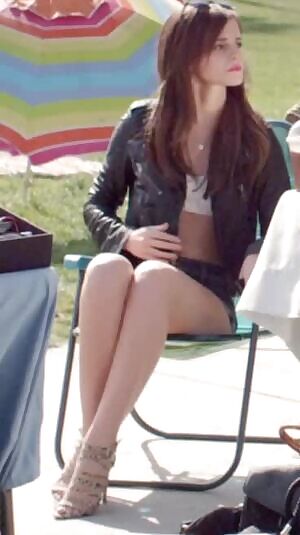 Emma Watson - Nice legs