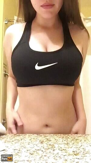 sports bra