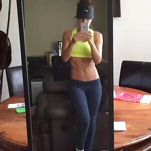 Mesmerizing hip movement in yogapants.