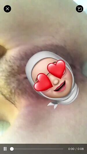 Playing with fresh pussy. Support malaysian local talent, find her on twitter @prettylikeyou01