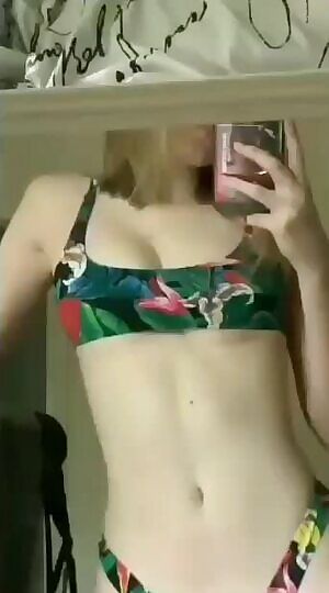 I absolutely adore my new swimsuit 💕