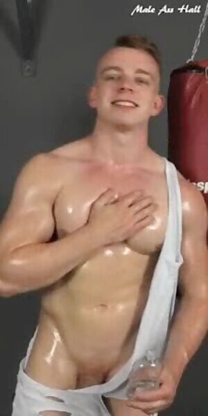 A buff, beefy, swole, young Czech muscle stud 2: He oils himself up some more 🇨🇿💪