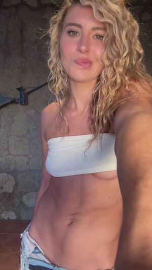 Belly Buttons Fit MILF TikTok Tits