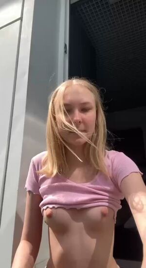 tiny tits bounce