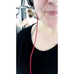 Another gym flash from this curvy Canadian 🤗🇨🇦🙋🏻‍♀️