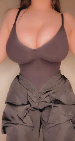 Huge mommy milkers