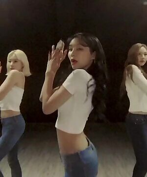 MOMOLAND - Hyebin