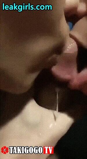 2 teens give awesome cum blow