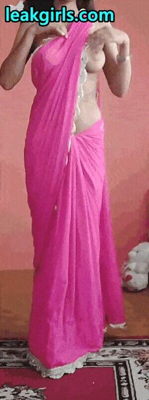 Gorgeous Indian Women Removing Her Dress