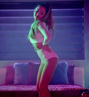 Ariana Grande looks like her asshole tastes like strawberries tbh
