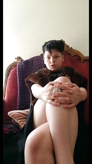 Got all dressed up for drag brunch and made myself horny ¯\__/¯