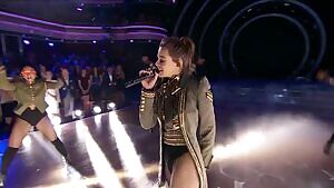 I want to squeeze Hailee Steinfeld's crotch and make her convulse with pleasure