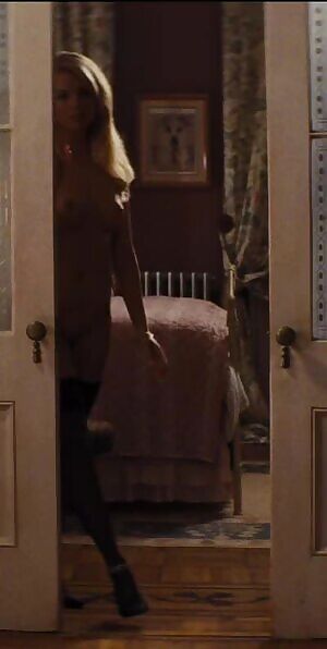 Margot Robbie wolf of Wall Street Full Frontal.