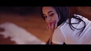 Courtnie knows how to pose