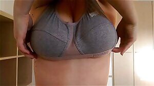 Fast Reveal for nice Tits
