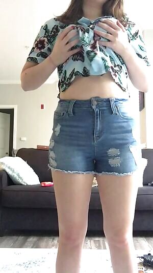 My new avorite thing is stripping for everyone (;