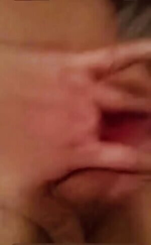 My pussy gets so wet when I’m turned on 💦